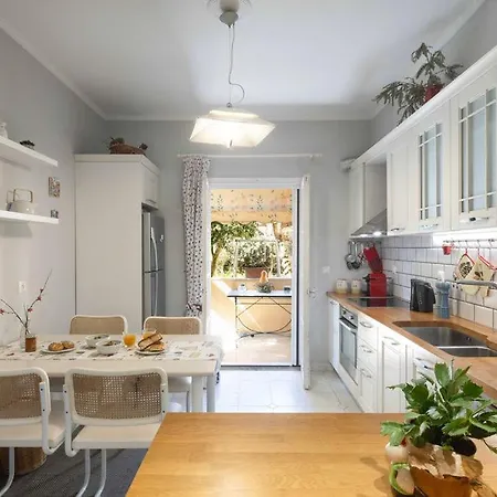 Vasiliki 's Family Apartment *