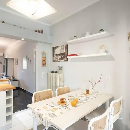 Vasiliki 's Family Apartment